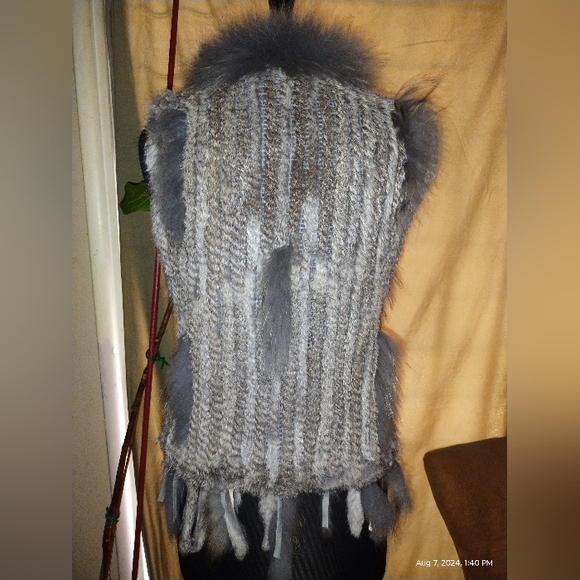 G.W.B.G. Genuine Fur Vest Size Medium - Picture 2 of 4